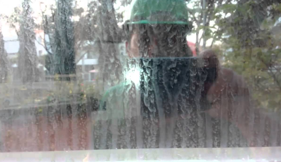 cua-kinh-cuong-luc-bi-o-ban-rua-bang-choi cua-kinh-cuong-luc-bi-o-ban-rua-bang-choi