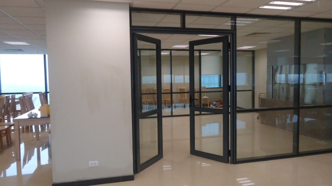 Cửa Kính Cường Lực Mở Quay 4