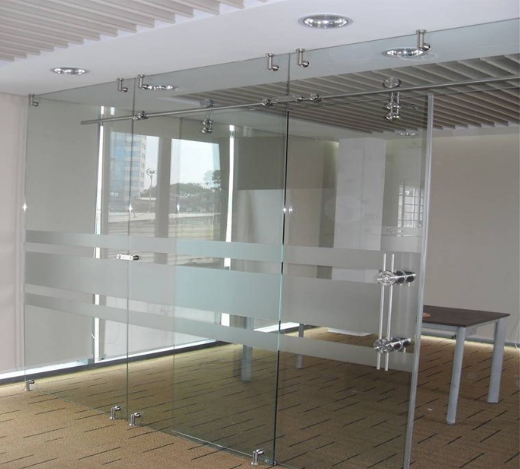 Cửa kính cường lực trượt treo 5