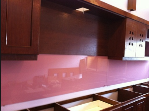 Kính Màu Ốp Bếp Màu Hồng 1