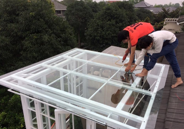 THi công mai kính cường lực