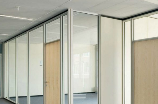 Vách kính khung nhôm