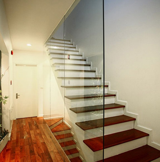 Vách ngăn kính cầu thang 1