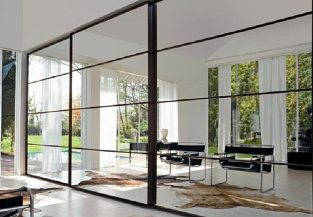 vach-ngan-kinh-phong-khach-va-bep-dep