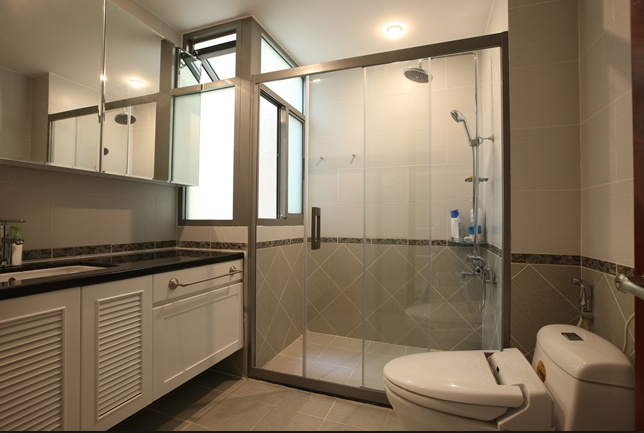 vách phòng tắm kính cường lực tại hải phòng